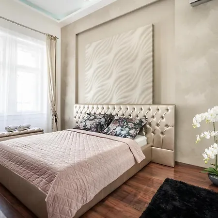 Opera Luxury With Free Parking Boedapest