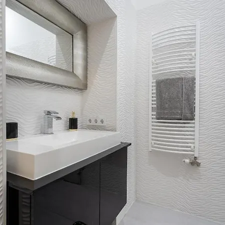 아파트 Amaizing Apartment In The Center
