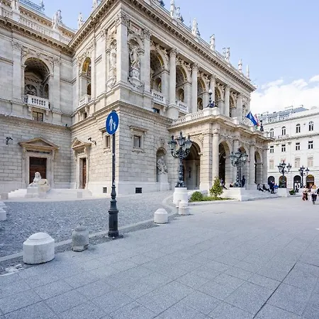 Opera Luxury With Free Parking