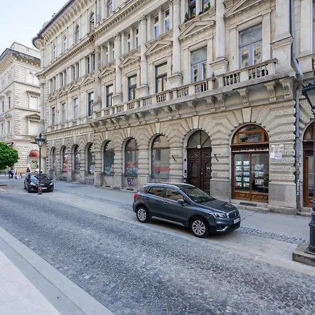 Opera Luxury With Free Parking *