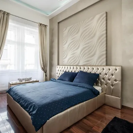 Opera Luxury With Free Parking