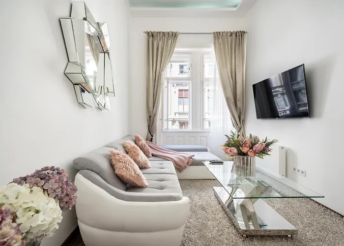 Opera Luxury With Free Parking