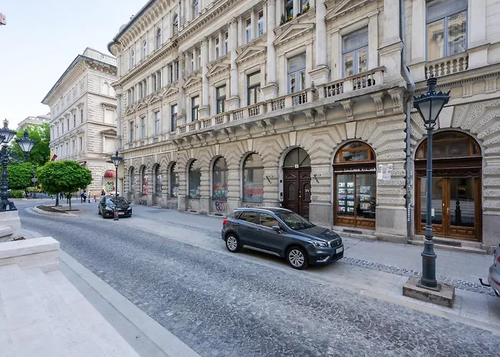 Opera Luxury With Free Parking *