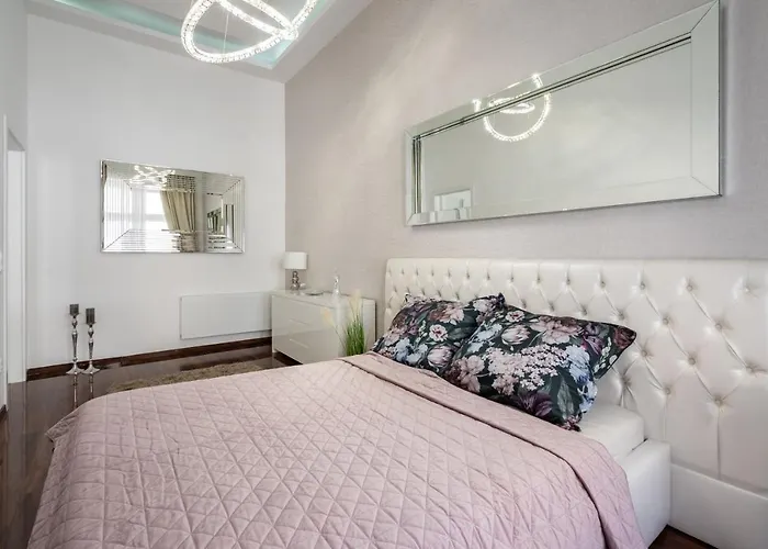 Opera Luxury With Free Parking Apartmán *